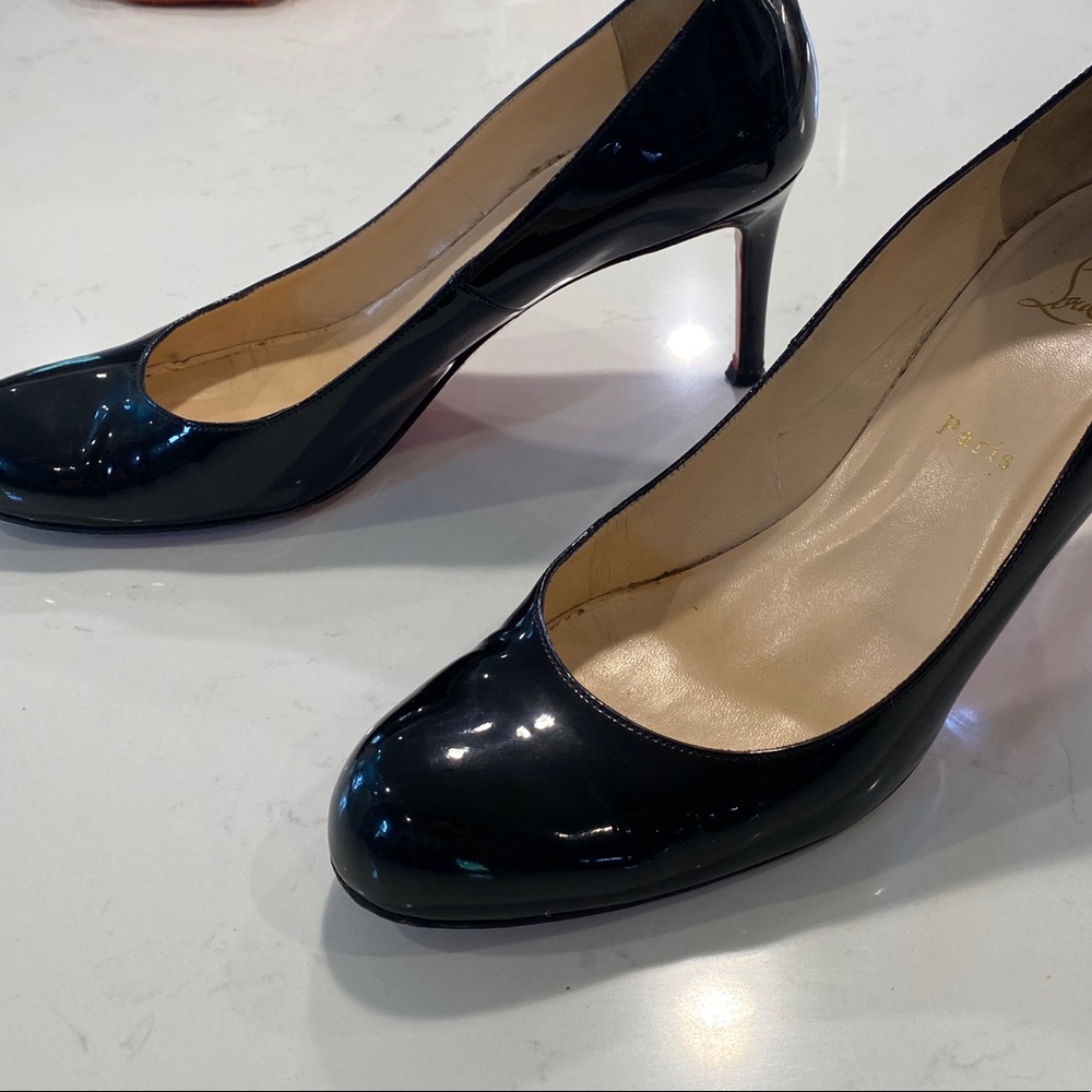 Black patent LOUBOUTINS!